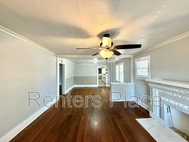 3 bed, 1.0 bath, 1304 sqft, $1,295 — Photo 2