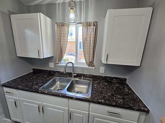 5th image of 485 Zahn Dr APT A