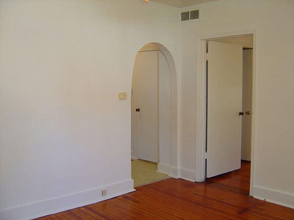 5th image of 1012 W Hamilton Street