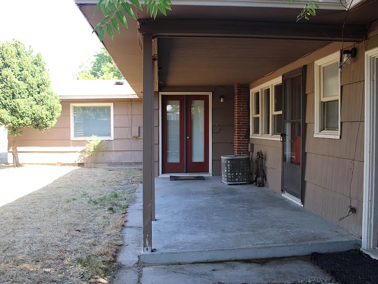 310 Pioneer Dr — Photo 15