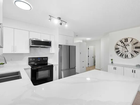 7451 Springbank Blvd SW #1211, Calgary, AB T3H 4K5