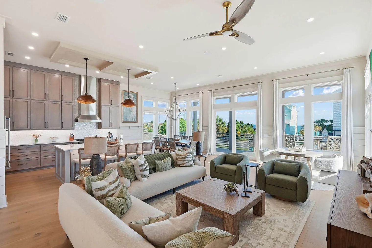 6 bed, 6.0 bath, $21,011 — Photo 1