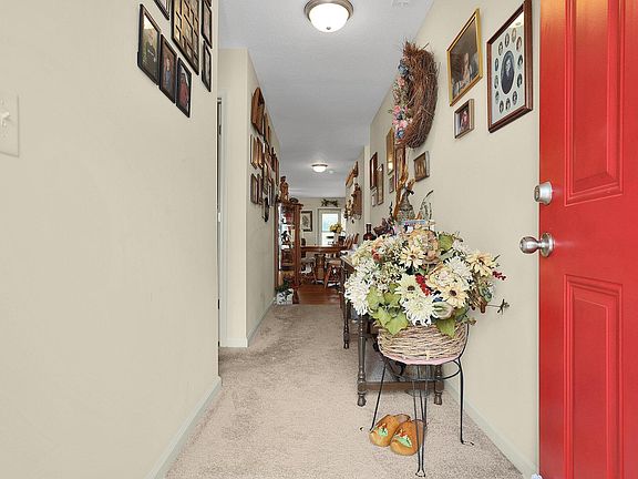 4th image of 473 Kathryn Dr