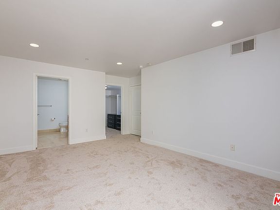 2nd image of 1951 N Beachwood Dr APT 302