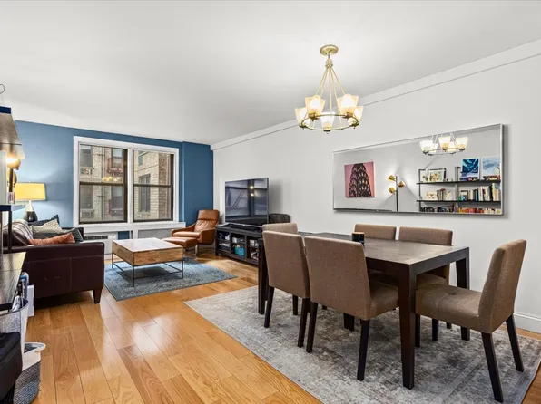 165 Christopher St #2C, New York, NY 10014