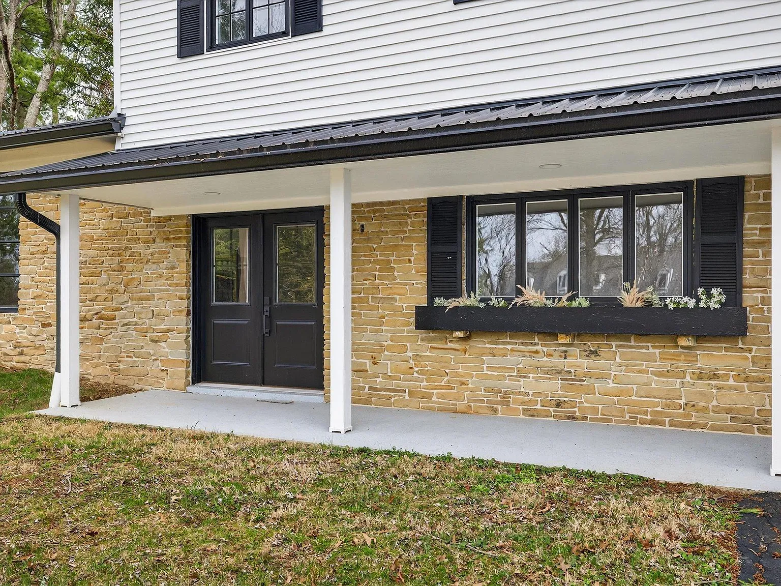 4 bed, 3.5 bath, 3255 sqft, $4,400 — Photo 3