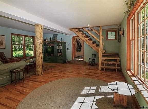 4th image of 3 Emmy Ln