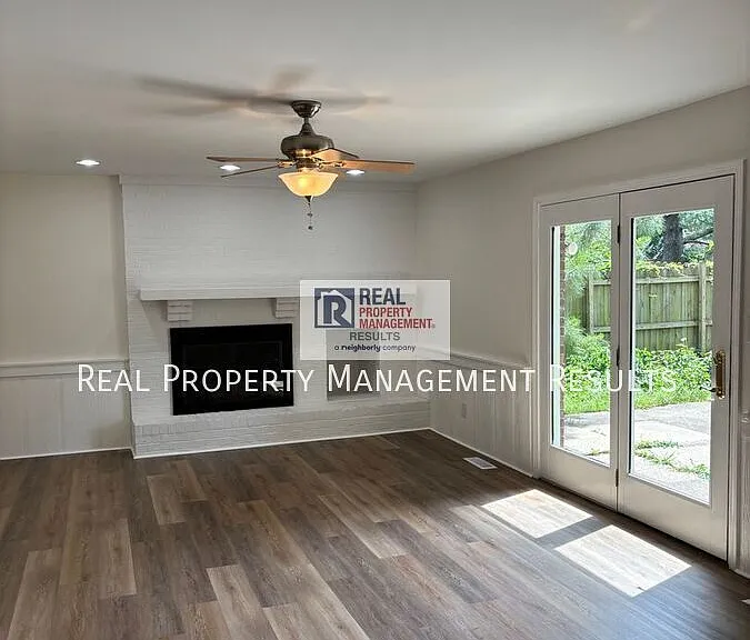 5041 E Sherwood Dr — Photo 2