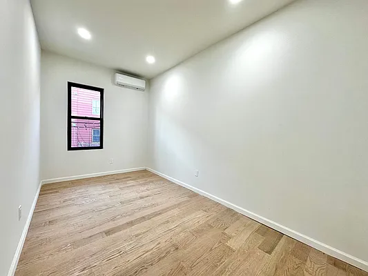 Sold by Remax Real Estate Professionals | media 16