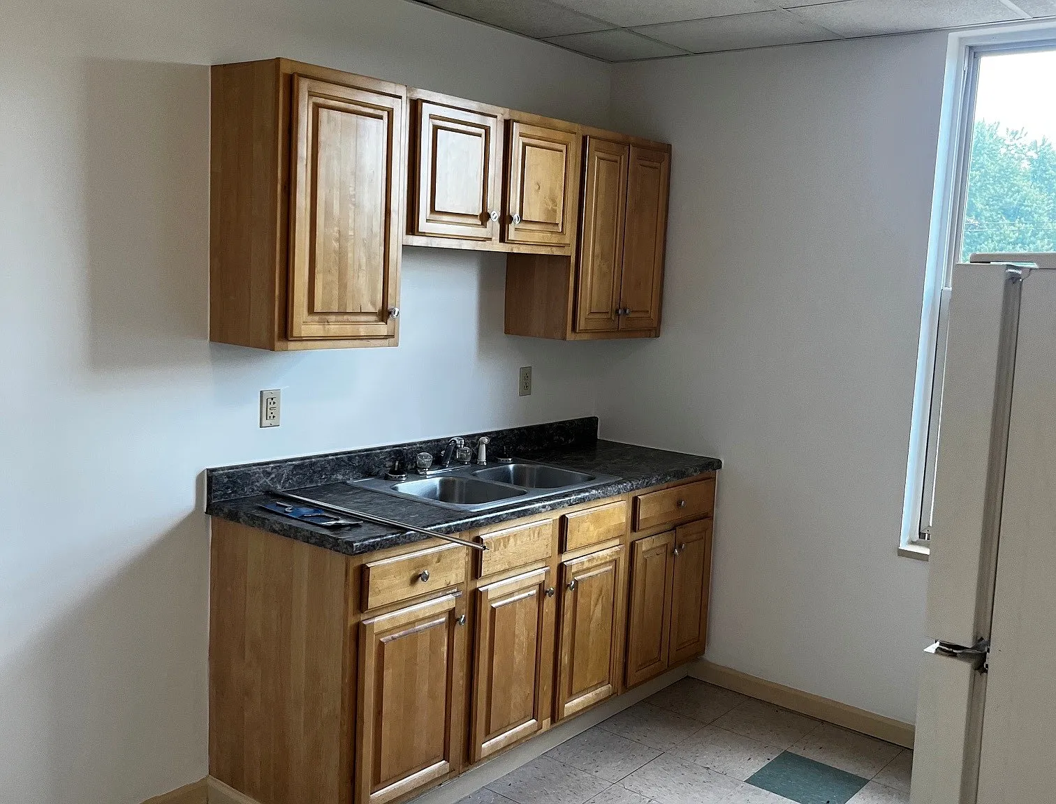 3 bed, 1000 sqft, $1,295 — Photo 1