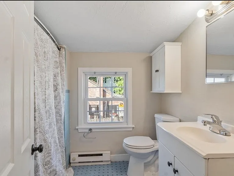 176 Washington St — Photo 11