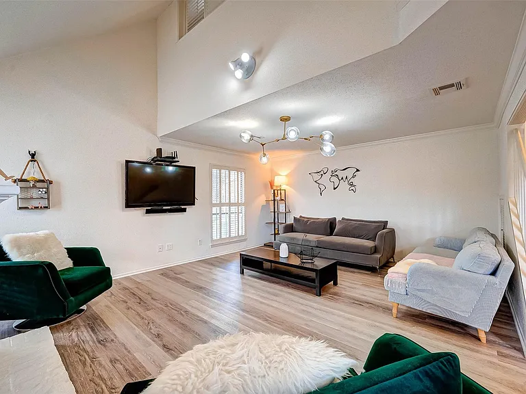 1908 Augusta Dr #7 — Photo 11