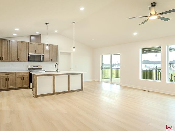 4th image of 935 Santa Clara St