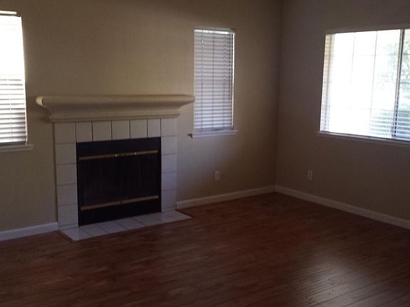 3rd image of 1415 Cobblestone Dr