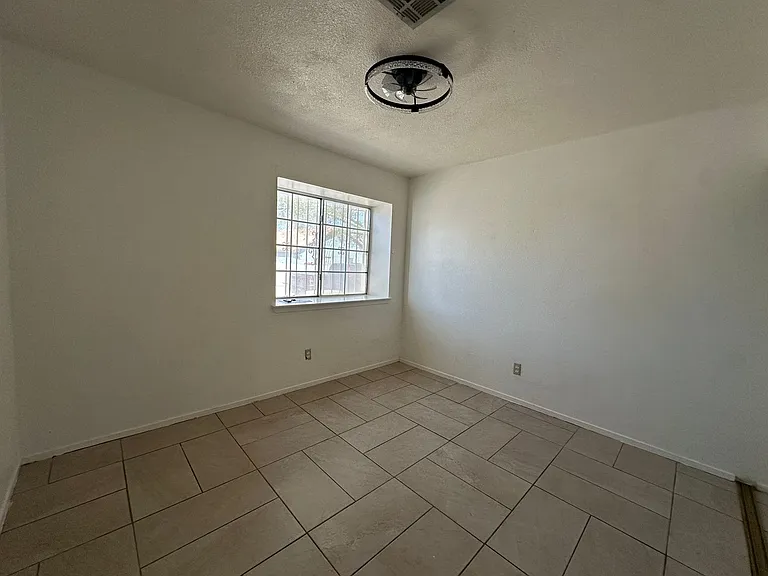 1585 Rowan Tree Dr — Photo 9