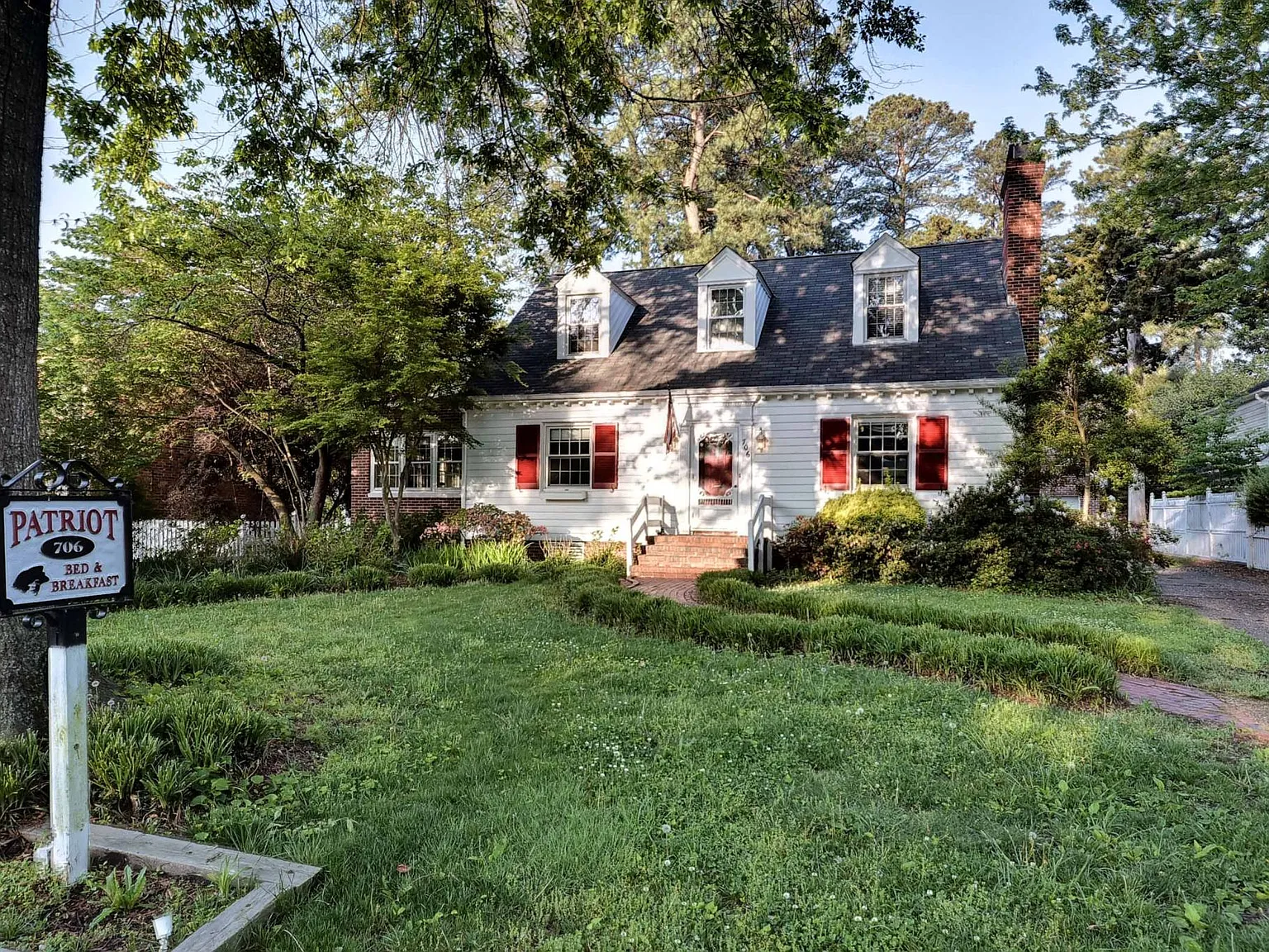 706 Richmond Rd — Photo 1