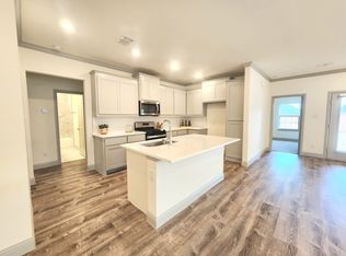 490 Oak Creek Dr, Lavon, TX 75166