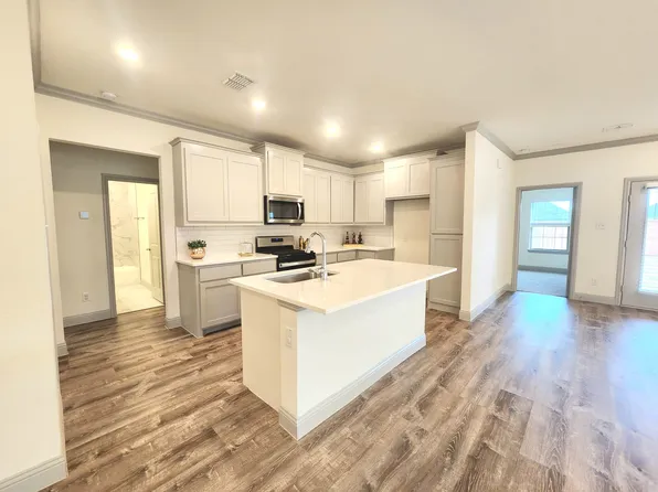 490 Oak Creek Dr, Lavon, TX 75166