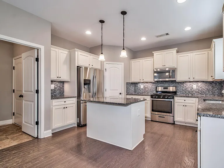 4914 Whisper Creek Ct SW — Photo 11
