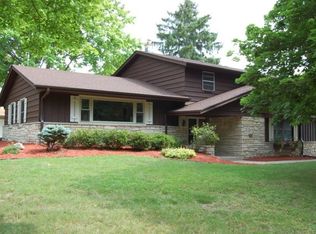 12130 W Locust St, Wauwatosa, WI 53222
