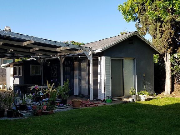 4th image of 1410 Holly Ave