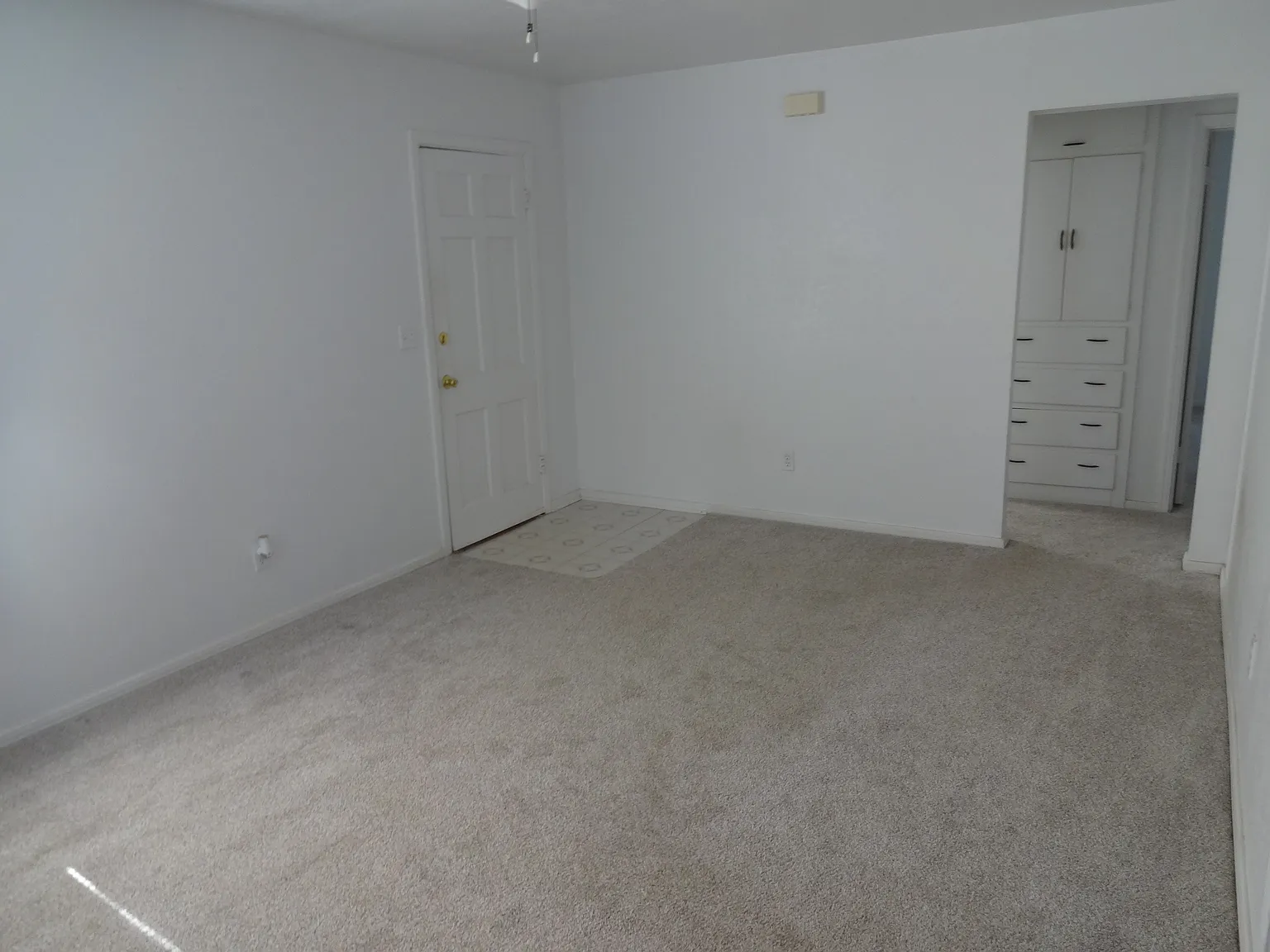 2 bed, 901 sqft, $1,075 — Photo 4