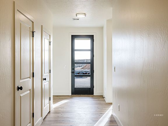 3rd image of 2946 Eleanor Ct