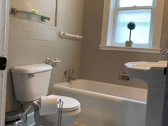 3rd image of 7036 Tulane Ave Floor 2