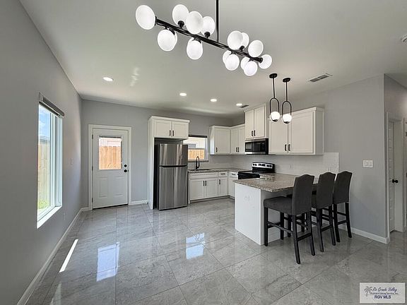 3rd image of 2806 Bliss St #2