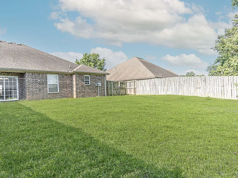Jones - 261-263 Copper Oaks Dr — Photo 14