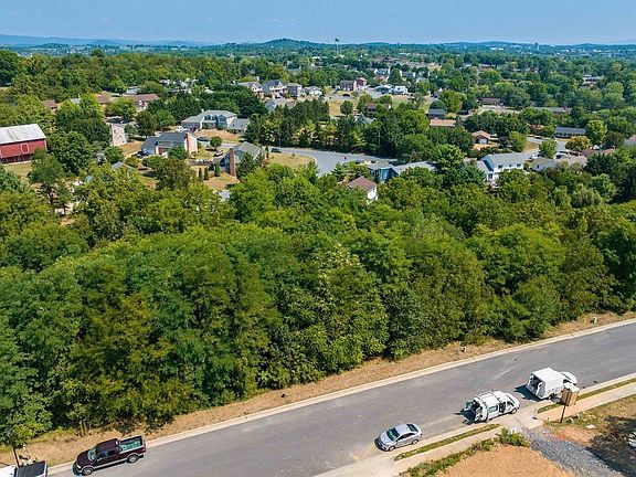 2nd image of 2094 Willow Hill Dr