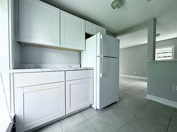 3rd image of 448 Ellis St