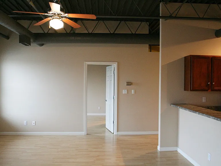 1120 S Walnut St — Photo 6