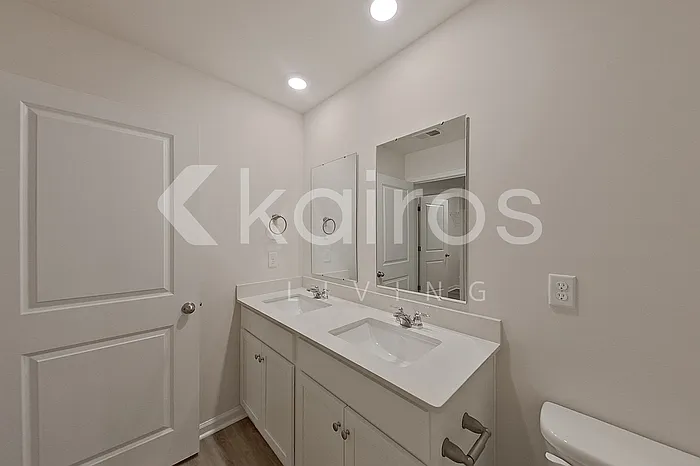 130 Inez Ave — Photo 11