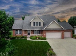 2211 Knollbrook Way, Bloomington, IL