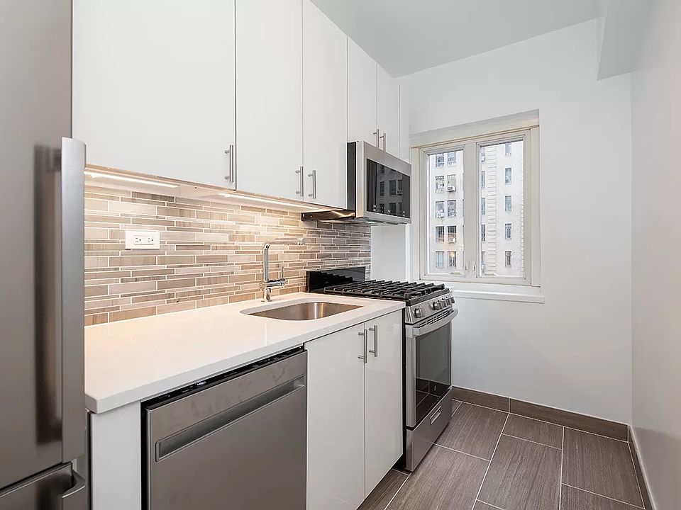 1st image of 333 W 57th St APT 709