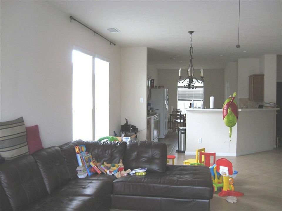 2nd image of 2704 Calico Creek Ln