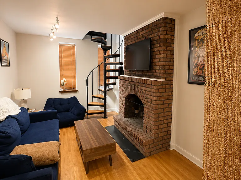 725 Washington St #2 — Photo 1