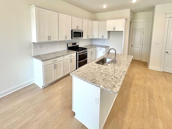 4th image of 4833 Chatelet Dr