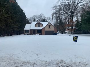 940 W Spruce St, Harrison, MI 48625