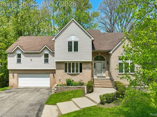 1358 Potomac Dr, Rochester Hills, MI 48306