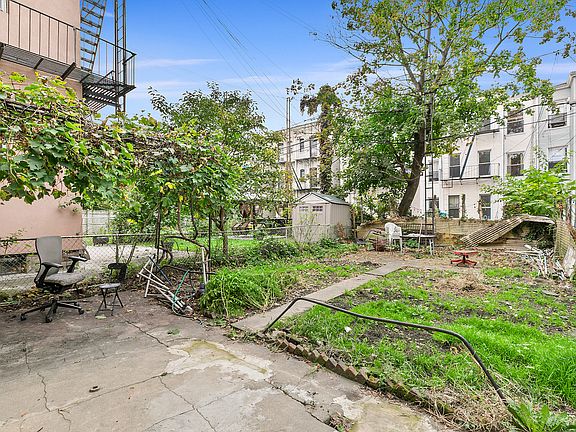 3rd image of 92 Eagle St #Townhouse