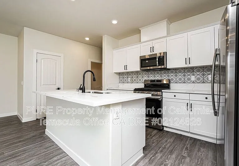 30383 Town Square Dr — Photo 4