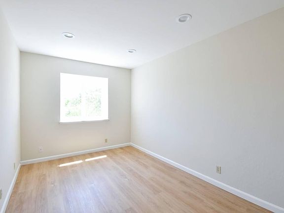 4th image of 996 Michelangelo Dr