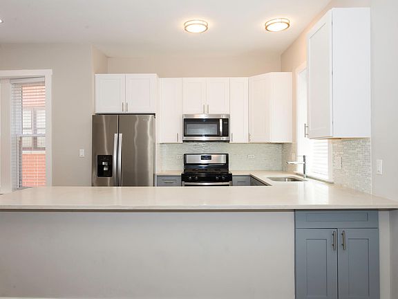 3rd image of 1223 W Foster Ave APT 3W