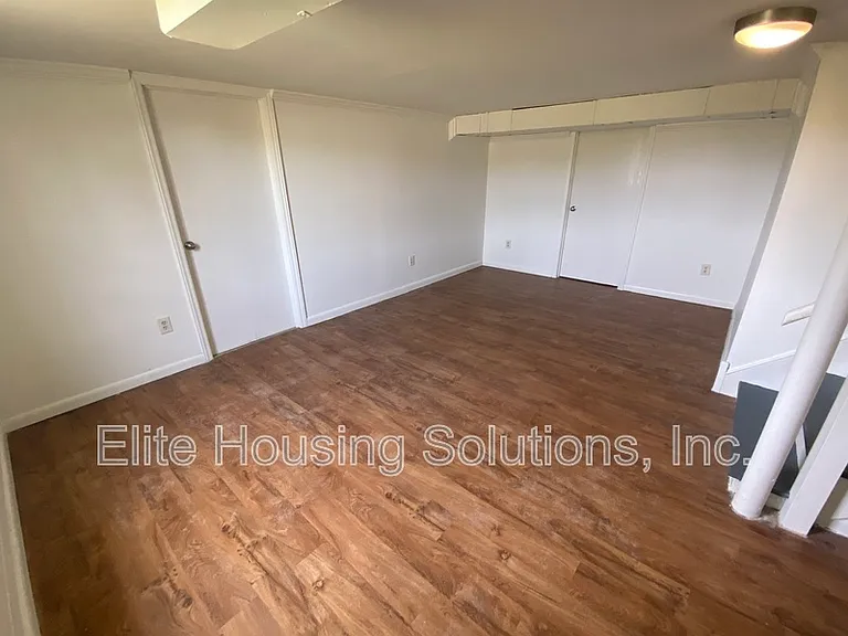 890 N 10th St — Photo 16