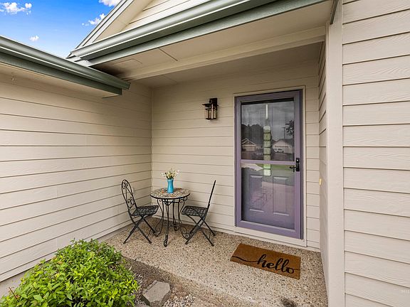 3rd image of 405 Augustina Ct