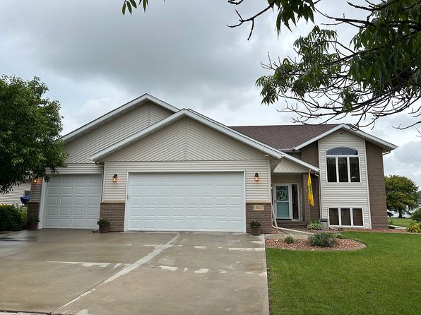 1567 Woodridge Ln
