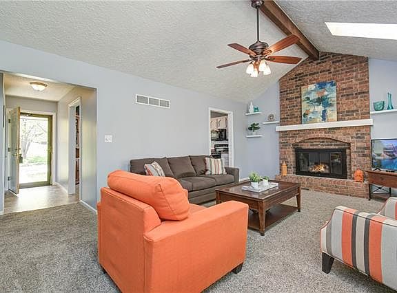 5th image of 721 SE Shawn Dr