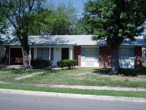 1st image of 107 MEADOW PARK DR